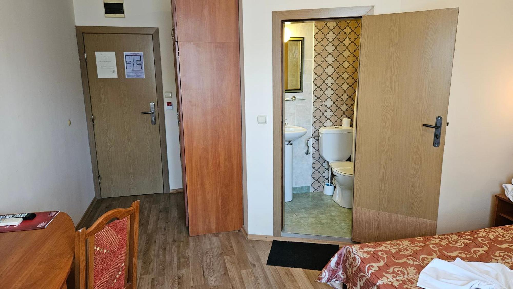 Caprice Family Hotel Varna ภายนอก รูปภาพ