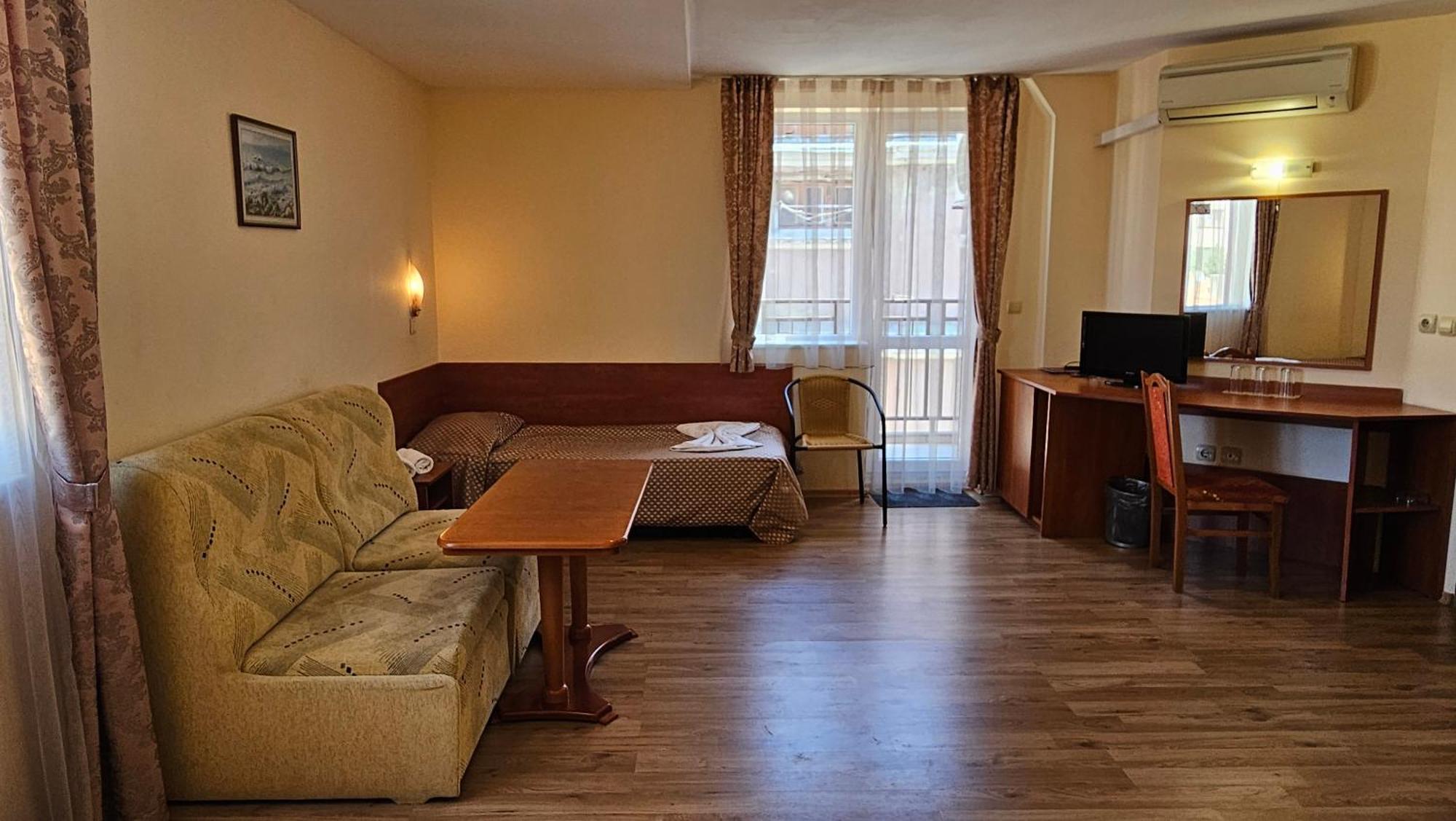 Caprice Family Hotel Varna ภายนอก รูปภาพ