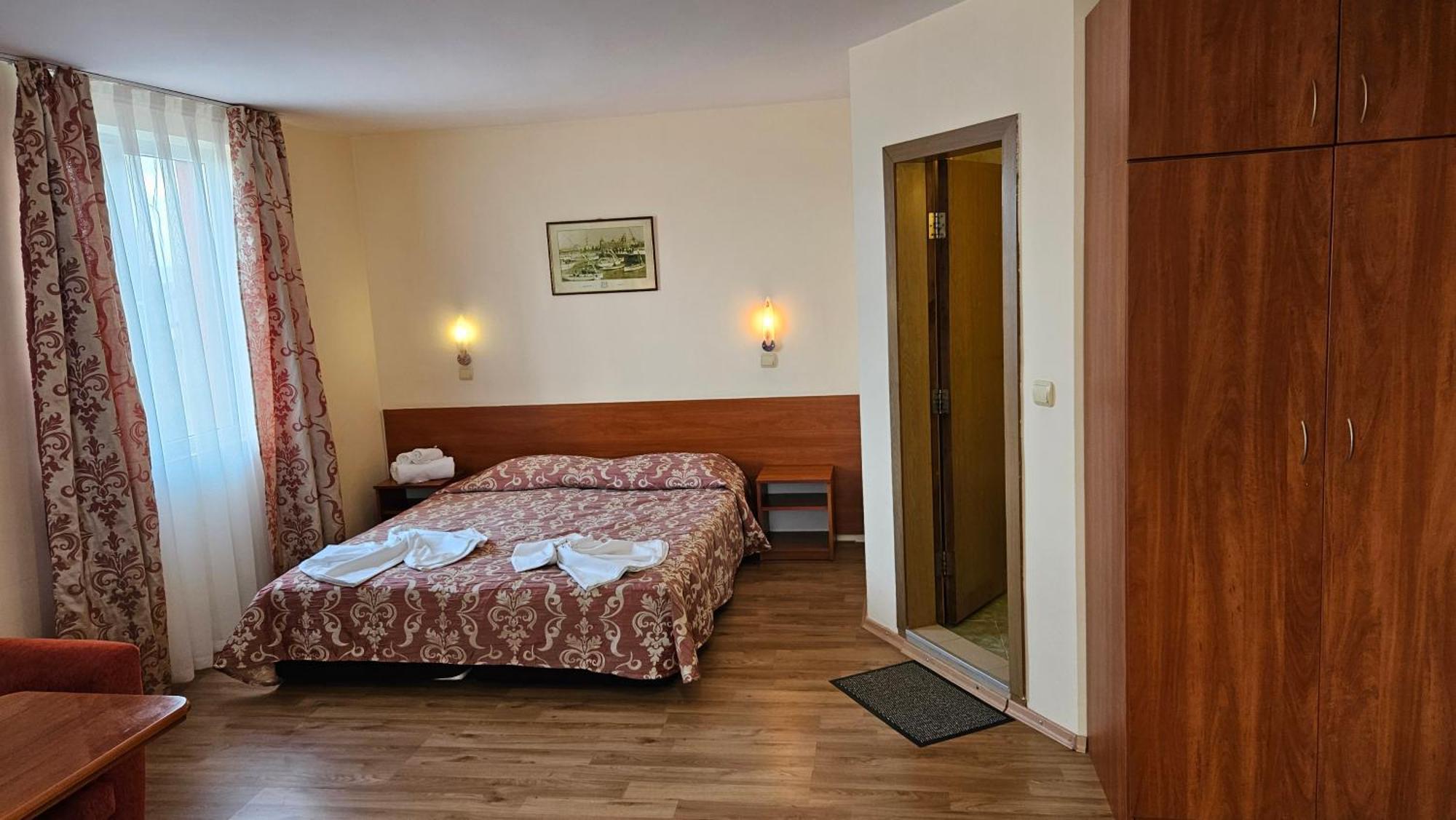 Caprice Family Hotel Varna ภายนอก รูปภาพ