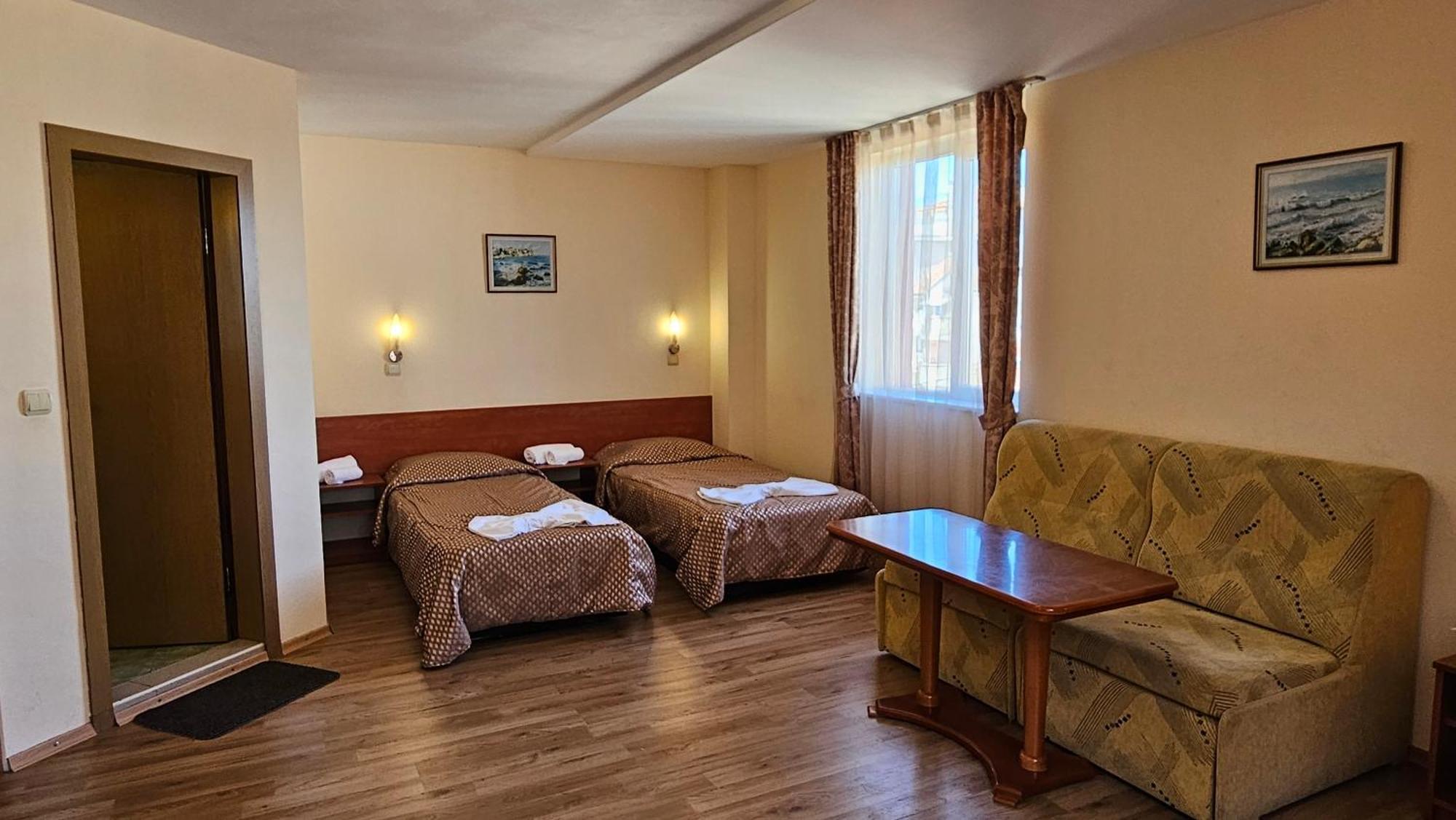 Caprice Family Hotel Varna ภายนอก รูปภาพ