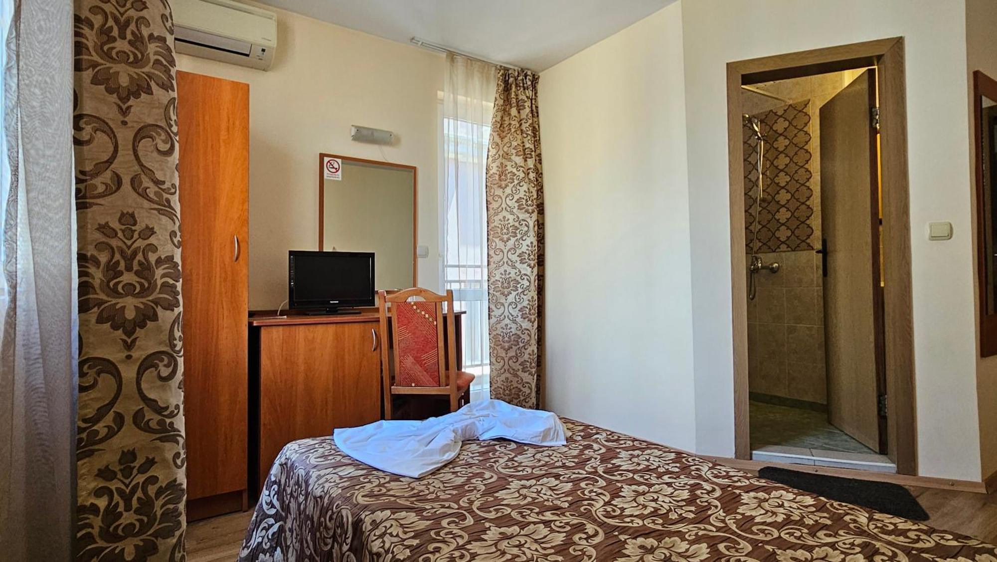 Caprice Family Hotel Varna ภายนอก รูปภาพ