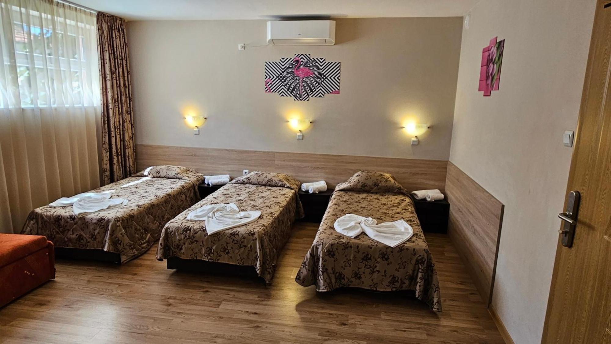 Caprice Family Hotel Varna ภายนอก รูปภาพ