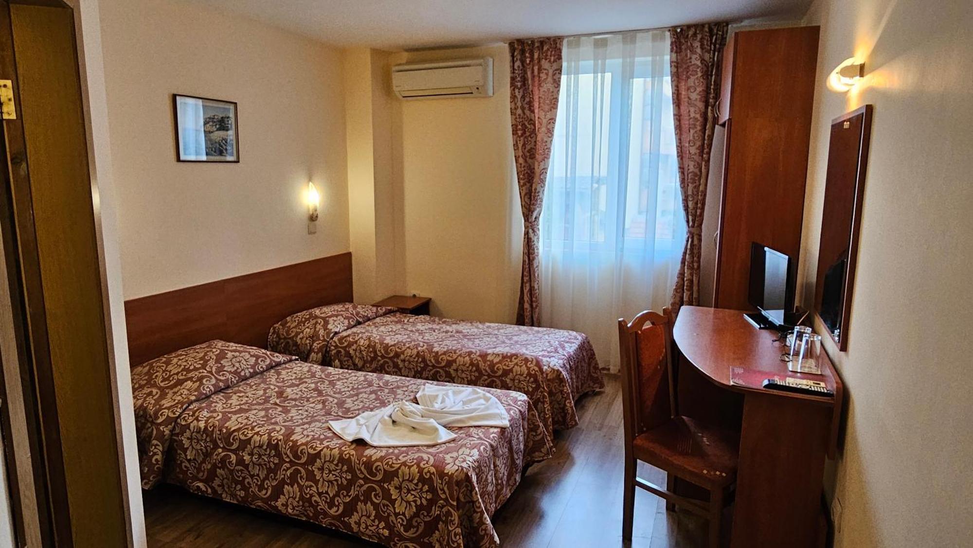 Caprice Family Hotel Varna ภายนอก รูปภาพ