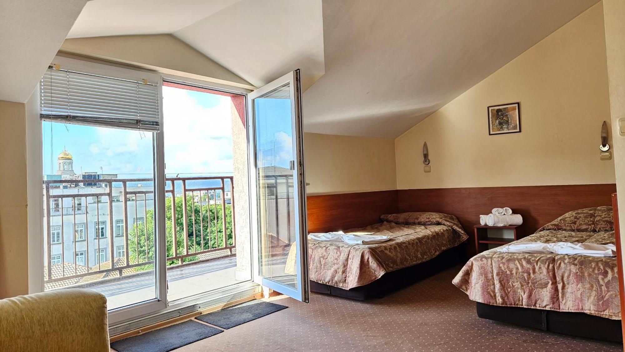 Caprice Family Hotel Varna ภายนอก รูปภาพ